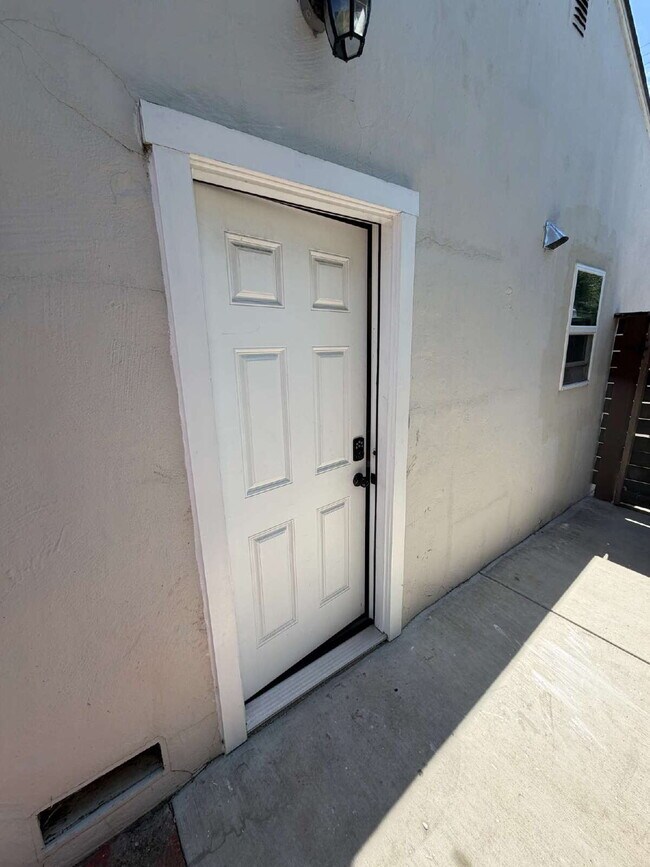 Building Photo - 2261 Hickory Dr
