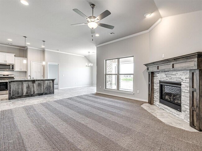 Building Photo - 623 Hackberry Ln