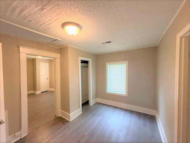 Building Photo - Reduced rent ~ Charming 3BR Memphis Home with Bright Living Space & Backyard Retreat