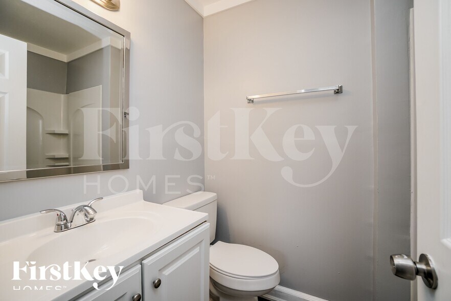 Building Photo - 614 Palace Ln