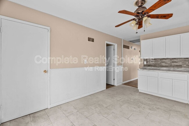 Building Photo - 7219 Harney Ave
