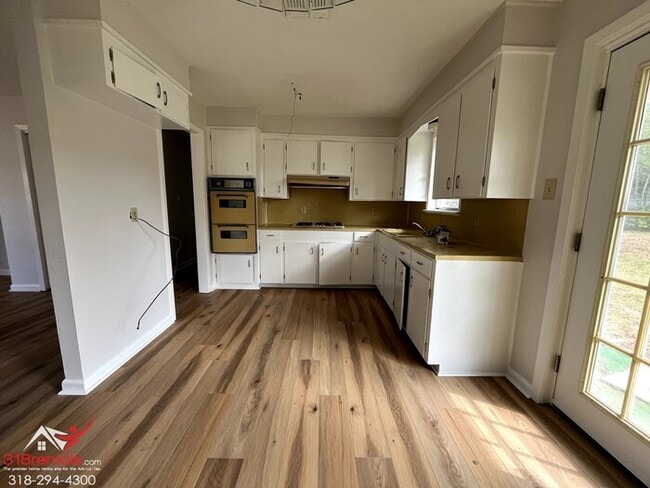 Building Photo - 5645 Knollcrest Dr