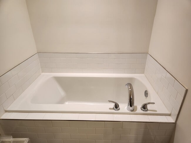 Building Photo - 24 Orch Grn Dr