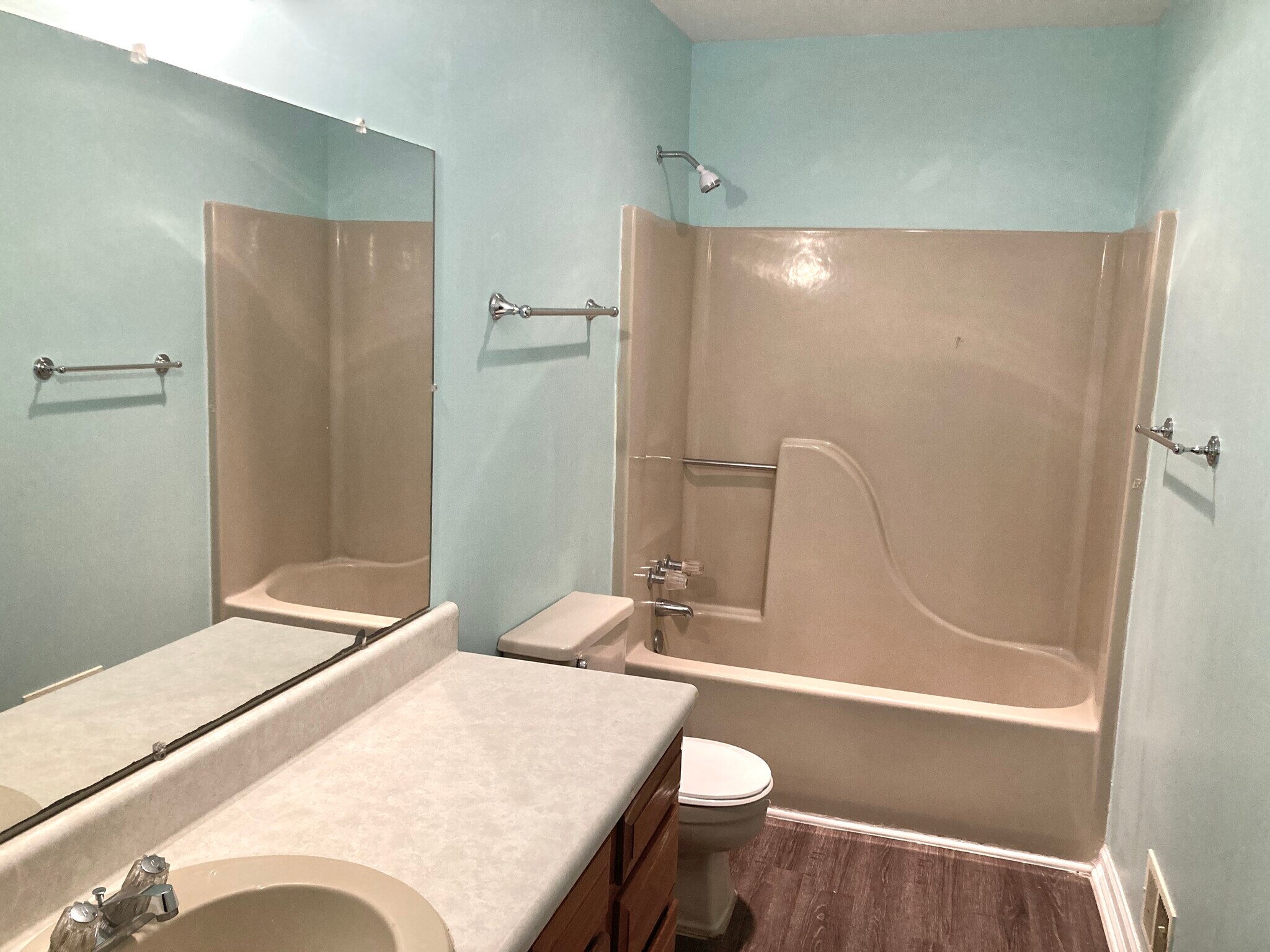 Upstairs Full Bath - 27 Ninety Two Plz