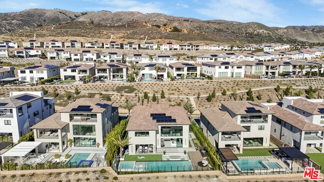 Building Photo - 20306 Willoughby Ln