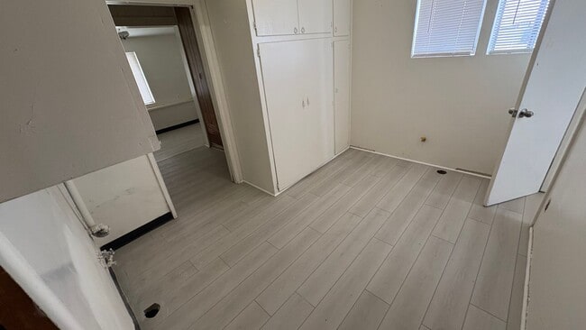 Building Photo - Farm style living