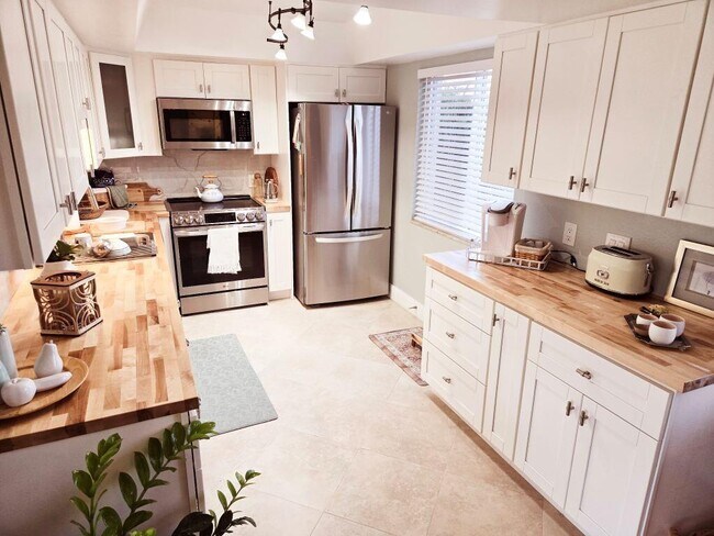 Building Photo - 2400 S Ocean Dr