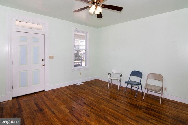 Building Photo - 330-332 E Broadway-330-332