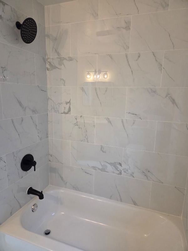 Building Photo - 1600 E 77th Terrace