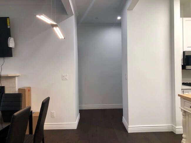 Building Photo - 2406 Clay St