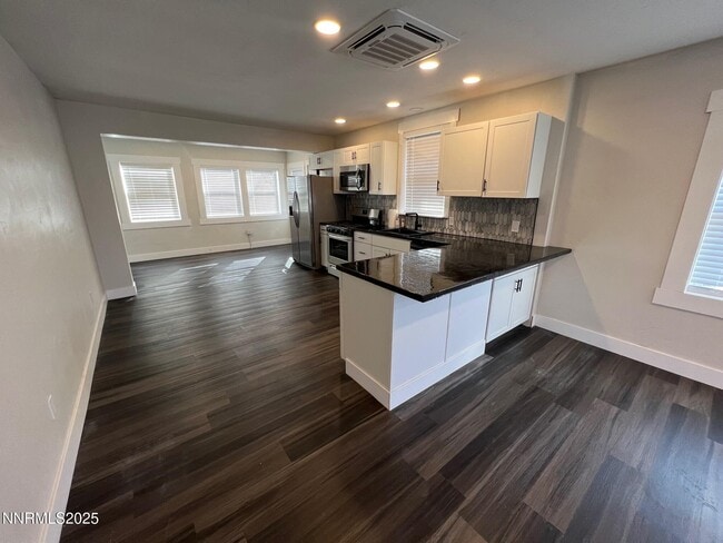 Building Photo - 618 Spokane St