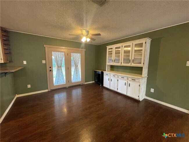 Building Photo - 1346 Carnation Ln