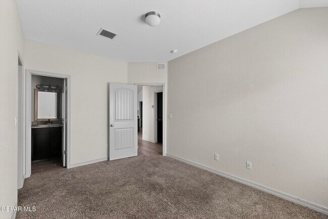 Building Photo - 217 Farnborough St