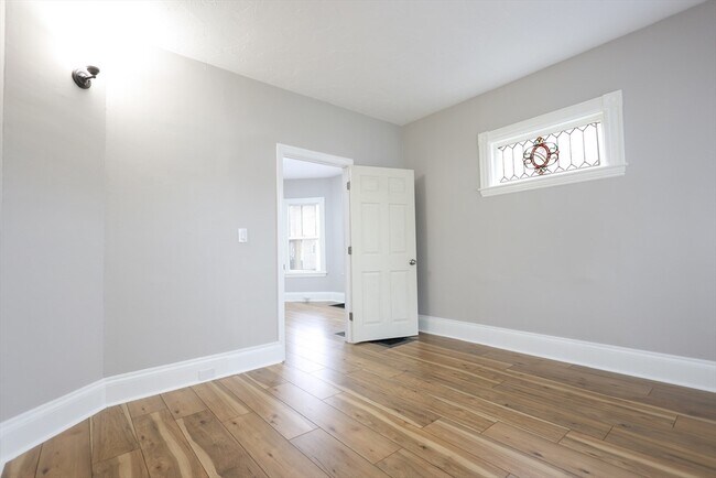 Building Photo - 31 Graham St