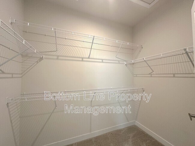 Building Photo - 460 Spearfield Ln