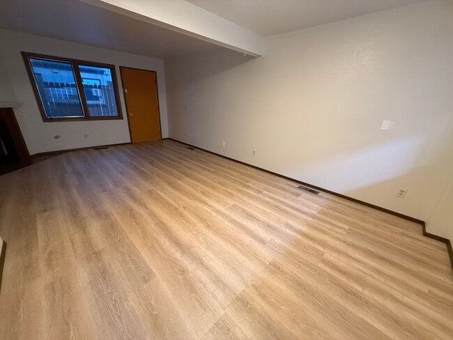 Building Photo - 4075 E 20th Ave