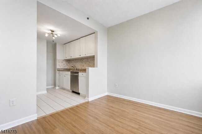 Building Photo - 100 Old Palisade Rd