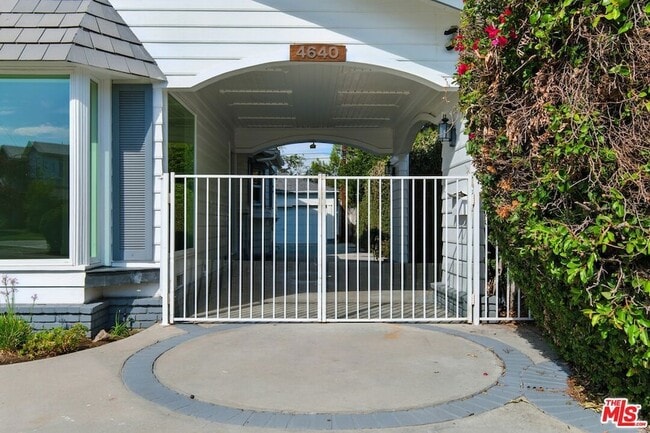 Building Photo - 4640 Laurelgrove Ave