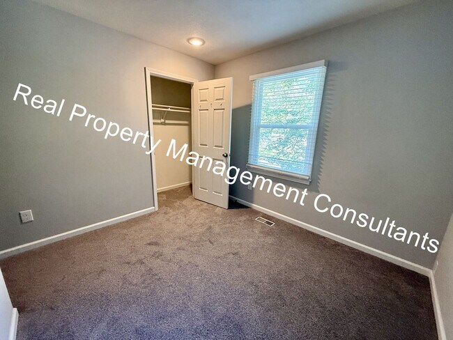 Building Photo - 3 Bed 2 Bath Modern Home in Prime Location!