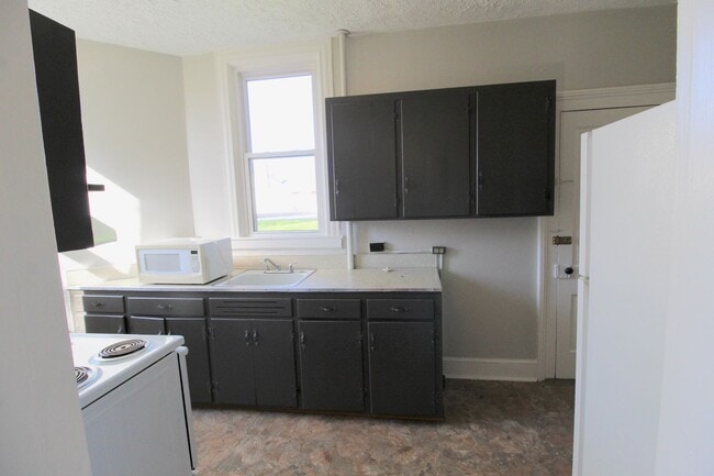Building Photo - 1 bed, 1 bath apartment for rent in Downtown Harrisonburg!
