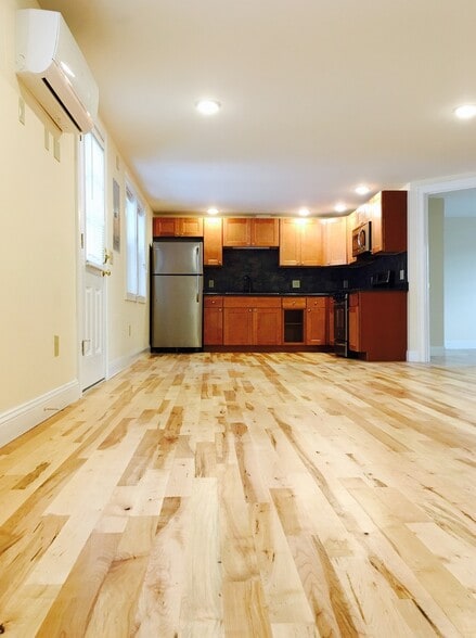 Building Photo - 158 North St