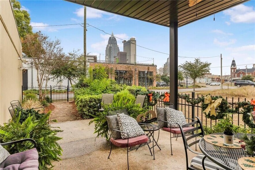 Building Photo - 308 St Louis St