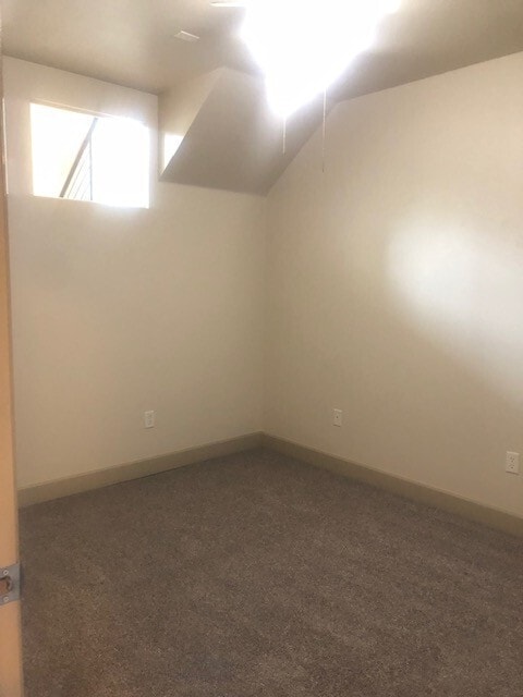 Building Photo - Exceptional 2bed/2bath @ Hyde Park! Availa...