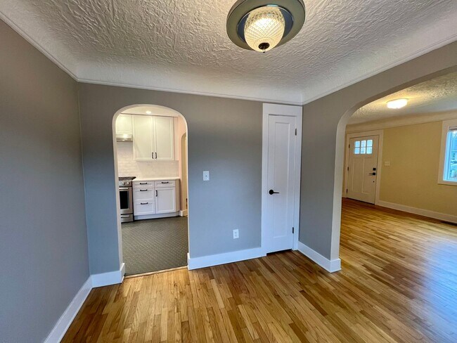 Building Photo - PENDING APPLICATION; Charming 2 BD + Studio (Water Included)