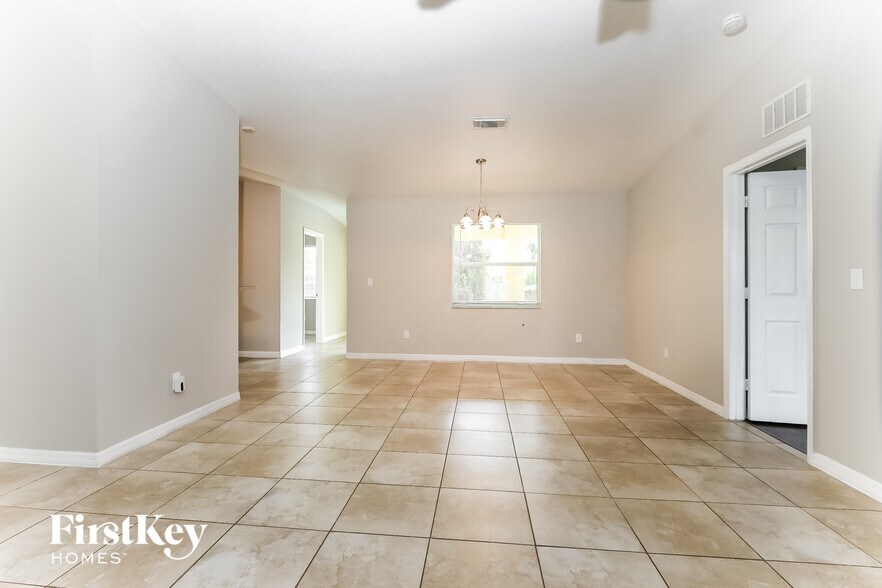Building Photo - 3201 SW Collings Dr