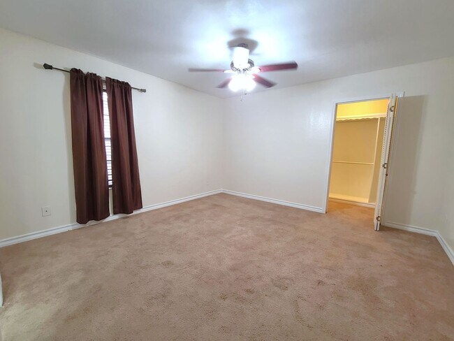 Building Photo - 126 La Silla Dr
