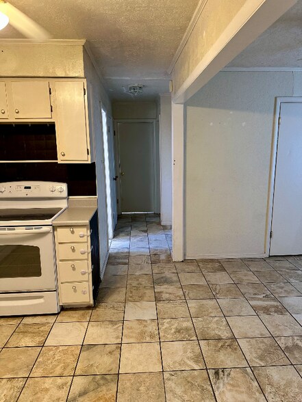 Building Photo - 4031 NW Lindy Ave