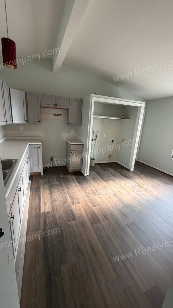 Building Photo - Newly updated 3 bedroom house