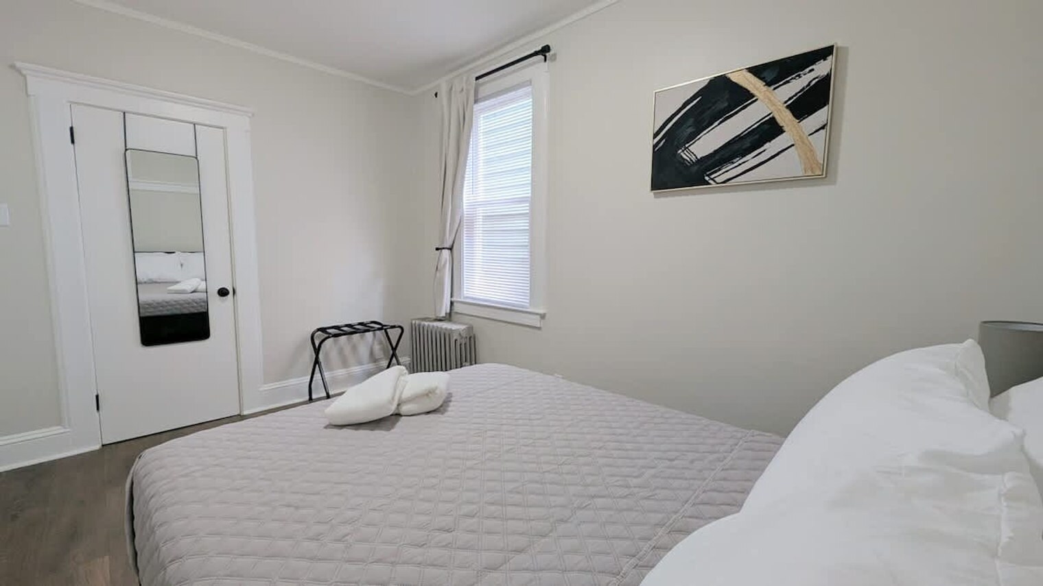 Building Photo - 205 S Essex Ave