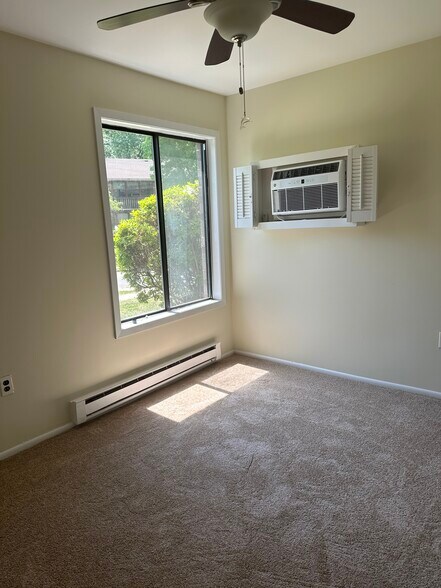 Building Photo - 167 Amberly Dr