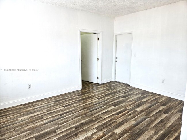 Building Photo - 384 Tamiami Canal Rd