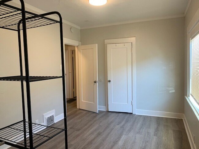 Building Photo - 3-Bed/1-Bath Plus Bonus Room That Can Be Used as 4th Bedroom. Walk to Santa Clara University! Ava...