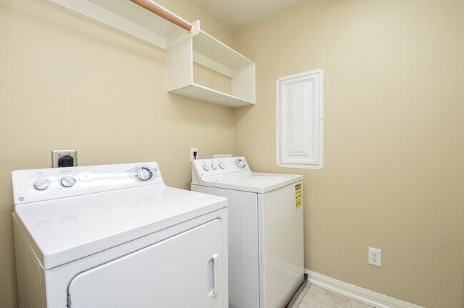 Building Photo - 6 S Burberry Park Cir