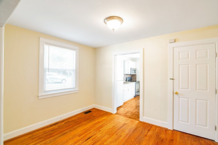 Building Photo - 2401 Vaulx Ln