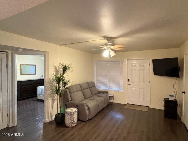 Building Photo - 839 S Westwood