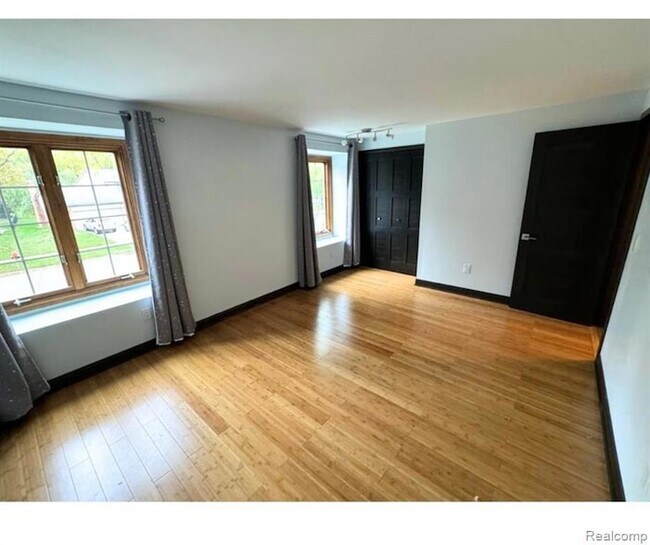 Building Photo - 5160 Orchard Crest