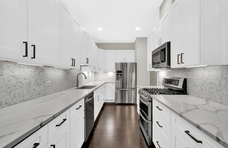 Building Photo - 550 W Fulton St