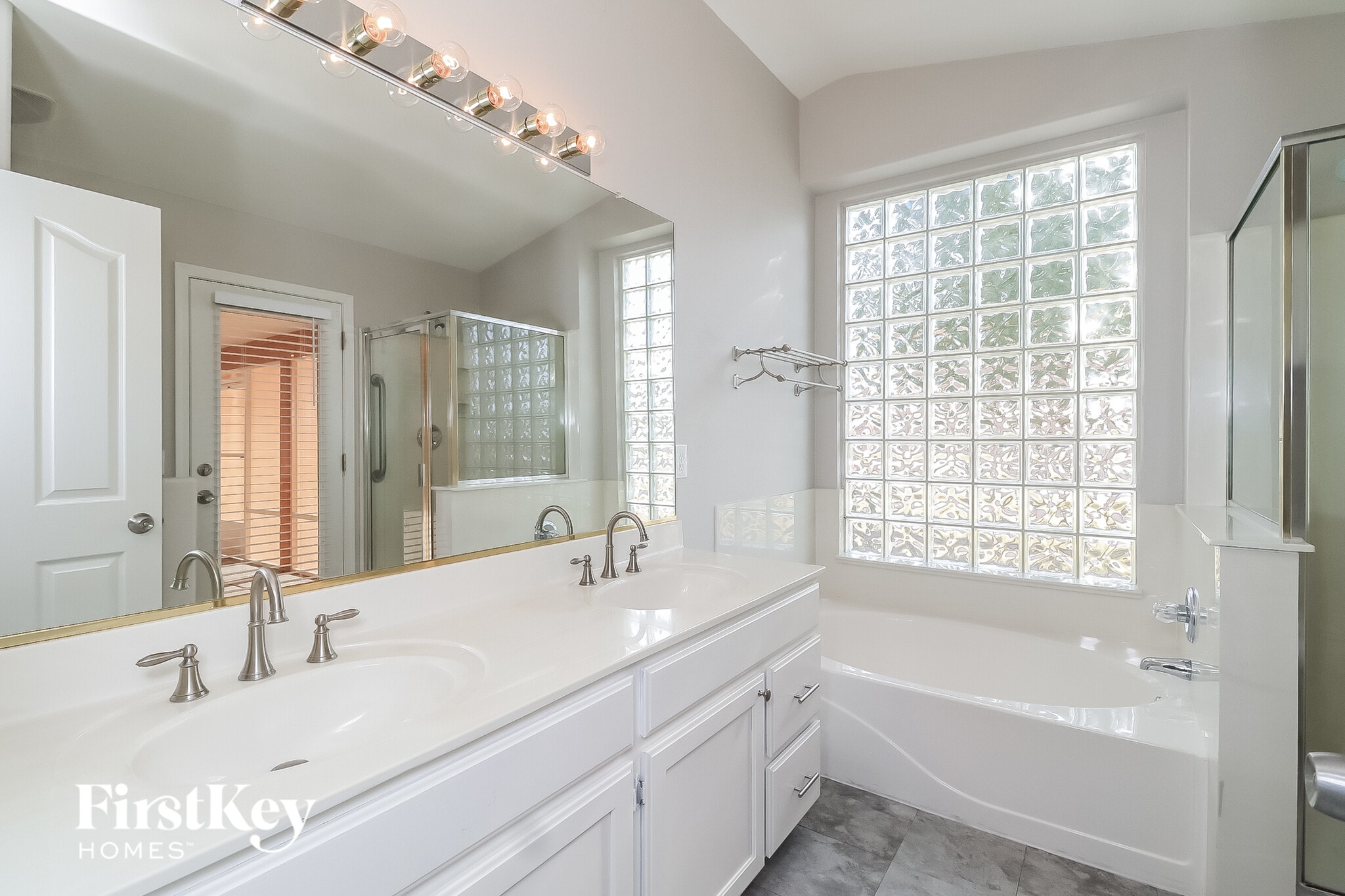 Building Photo - 12557 W Holly St