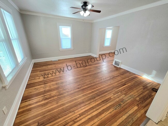 Building Photo - Spacious Single Family Home