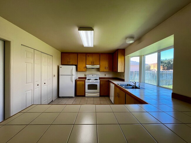 Building Photo - Non-Refundable & Security Deposit Total: 1...
