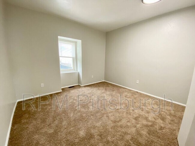 Building Photo - 753 Chautauqua Ct