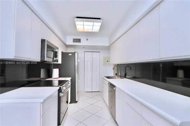 Building Photo - 3530 Mystic Pointe Dr