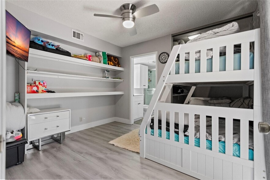 Building Photo - 22940 Oxford Pl