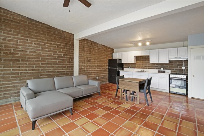 Building Photo - 17825 Bear Valley Ln