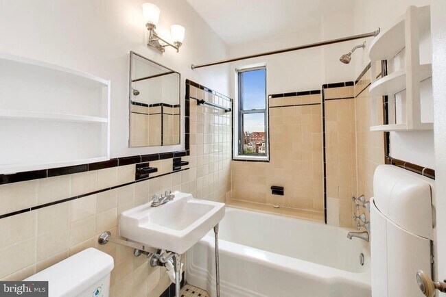 Building Photo - 1 Scott Cir NW