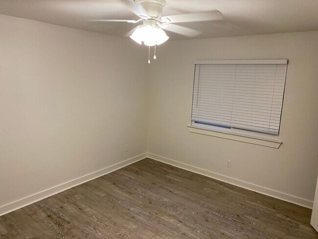 Building Photo - Samuelson Properties 3 (2408 Burleson Ct)